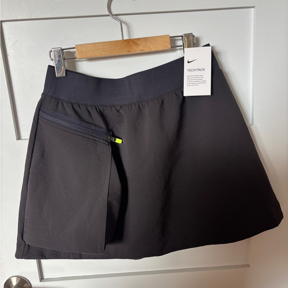 Nike Women’s Black Tech Pack Active Skirt